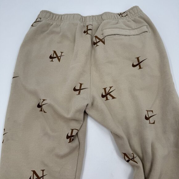 Nike Sports Club Fleece Joggers Mens Medium Logo‎ Print Tan Brown DV9611-206 - Picture 4 of 12